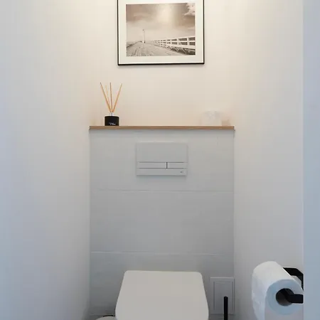 Apartment 19