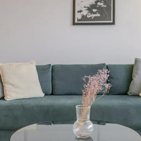 Apartment 19 *